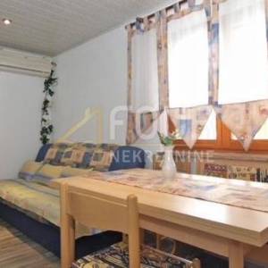 Istra, Medulin, 2 apartmana, okućnica, pogled na more