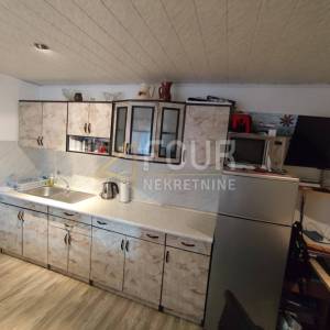Istra, Medulin, 2 apartmana, okućnica, pogled na more