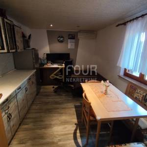 Istra, Medulin, 2 apartmana, okućnica, pogled na more