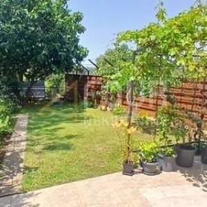 Istra, Medulin, 2 apartmana, okućnica, pogled na more