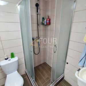 Istra, Medulin, 2 apartmana, okućnica, pogled na more