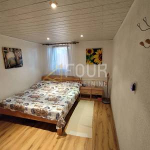 Istra, Medulin, 2 apartmana, okućnica, pogled na more