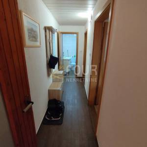 Istra, Medulin, 2 apartmana, okućnica, pogled na more