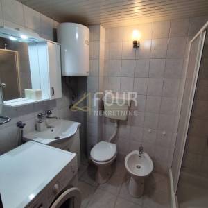 Istra, Medulin, 2 apartmana, okućnica, pogled na more
