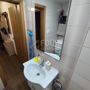 Istra, Medulin, 2 apartmana, okućnica, pogled na more