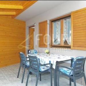 Istra, Medulin, 2 apartmana, okućnica, pogled na more