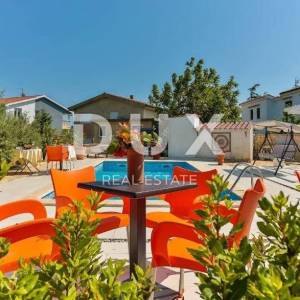 ISTRA, MEDULIN - Apartmanska kuća smještena nadomak plaža
