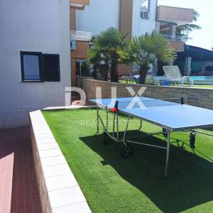 ISTRA, MEDULIN Apartmanska kuća uz more s bazenom, konobom i tenis igralištem - POGLED NA MORE!!