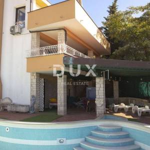 ISTRA, MEDULIN Apartmanska kuća uz more s bazenom, konobom i tenis igralištem - POGLED NA MORE!!