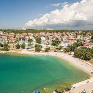 ISTRA, MEDULIN Apartmanska kuća uz more s bazenom, konobom i tenis igralištem - POGLED NA MORE!!
