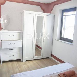 ISTRA, MEDULIN Apartmanska kuća uz more s bazenom, konobom i tenis igralištem - POGLED NA MORE!!