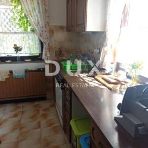 ISTRA, MEDULIN Apartmanska kuća uz more s bazenom, konobom i tenis igralištem - POGLED NA MORE!!