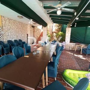 ISTRA, MEDULIN Apartmanska kuća uz more s bazenom, konobom i tenis igralištem - POGLED NA MORE!!