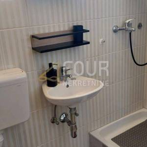 Istra, Medulin, apartmanska kuća + pomoćni objekt, ukupno 9 apartmana!