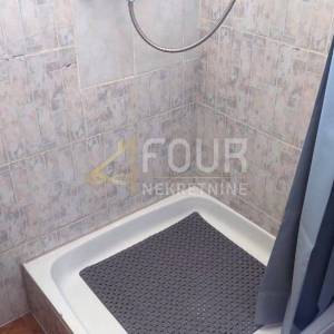 Istra, Medulin, apartmanska kuća + pomoćni objekt, ukupno 9 apartmana!