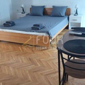 Istra, Medulin, apartmanska kuća + pomoćni objekt, ukupno 9 apartmana!
