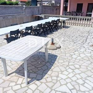 ISTRA, MEDULIN - Atraktivna samostojeća kuća 200 m od mora!