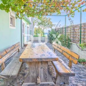 ISTRA, MEDULIN - Kuća s 2 apartmana, 100 m od plaže - POGLED NA MORE!!
