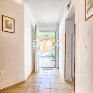 ISTRA, MEDULIN - Kuća s 2 apartmana, 100 m od plaže - POGLED NA MORE!!