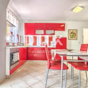 ISTRA, MEDULIN - Kuća s 2 apartmana, 100 m od plaže - POGLED NA MORE!!