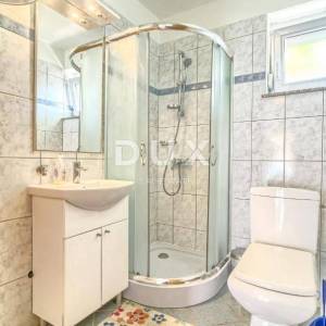 ISTRA, MEDULIN - Kuća s 2 apartmana, 100 m od plaže - POGLED NA MORE!!
