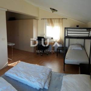 ISTRA - MEDULIN, kuća s više apartmana i bazenom 300 m od mora