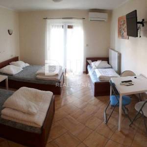 ISTRA - MEDULIN, kuća s više apartmana i bazenom 300 m od mora