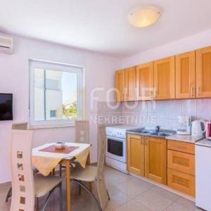 Istra, Medulin, kuća sa 6 stanova + dodatni apartman, blizina mora
