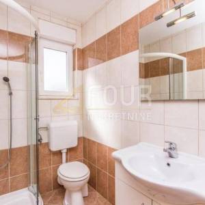 Istra, Medulin, kuća sa 6 stanova + dodatni apartman, blizina mora