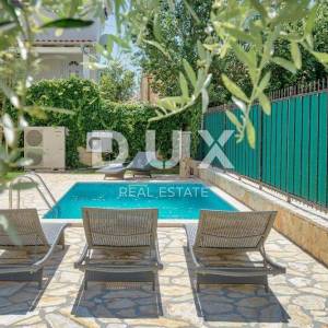 ISTRA, MEDULIN - Luksuzna klasična vila 50 metara od plaže