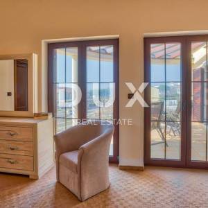 ISTRA, MEDULIN - Luksuzna klasična vila 50 metara od plaže