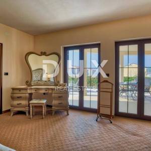 ISTRA, MEDULIN - Luksuzna klasična vila 50 metara od plaže