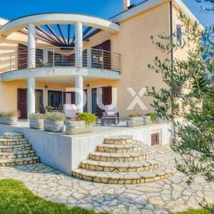 ISTRA, MEDULIN - Luksuzna klasična vila 50 metara od plaže