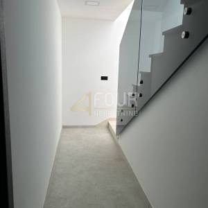 Istra, Medulin, moderna vila u blizini mora