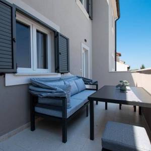 ISTRA, MEDULIN Obiteljska kuća s apartmanima u Banjolama - 500 m OD MORA!!