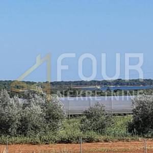 Istra, Medulin, poljoprivredno zemljište 9.327m2
