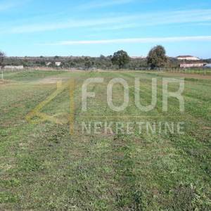 Istra, Medulin, poljoprivredno zemljište 9.327m2