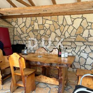 ISTRA, MEDULIN - Prizemnica s konobom i bazenom!