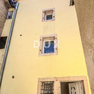 ISTRA, MEDULIN - Šarmantna kamena kuća s apartmanom u prizemlju u centru Medulina
