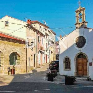 ISTRA, MEDULIN - Šarmantna kamena kuća s apartmanom u prizemlju u centru Medulina