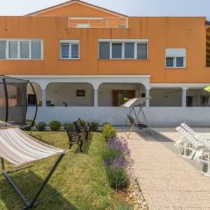 ISTRA, MEDULIN Velika apartmanska kuća!