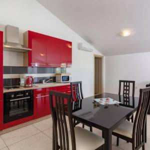 ISTRA, MEDULIN Velika apartmanska kuća!