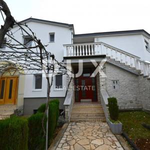 ISTRA, MEDULIN Velika apartmanska kuća s 6 stambenih jedinica pored mora!