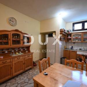 ISTRA, MEDULIN Velika apartmanska kuća s 6 stambenih jedinica pored mora!
