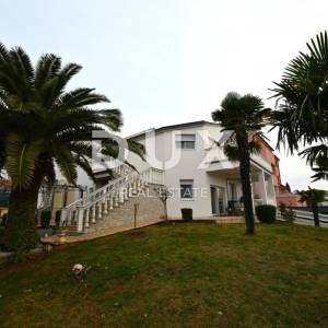 ISTRA, MEDULIN Velika apartmanska kuća s 6 stambenih jedinica pored mora!