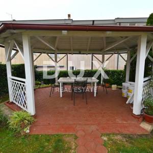 ISTRA, MEDULIN Velika apartmanska kuća s 6 stambenih jedinica pored mora!