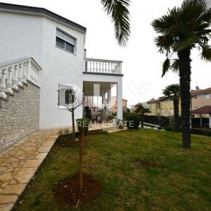 ISTRA, MEDULIN Velika apartmanska kuća s 6 stambenih jedinica pored mora!