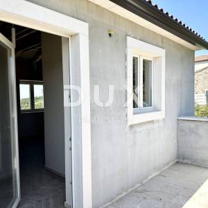 ISTRA, MOMJAN - Istarska kamena kuća s bazenom i pogledom na more