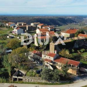 ISTRA, MOMJAN - Jedinstveno imanje na prekrasnoj lokaciji s pogledom