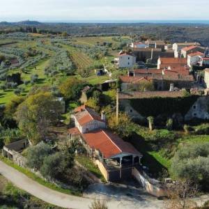 ISTRA, MOMJAN - Jedinstveno imanje na prekrasnoj lokaciji s pogledom